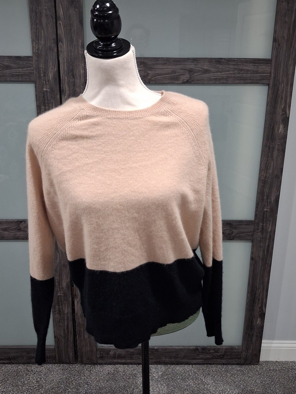 C By Bloomingdale's 2 Ply 100% Cashmere Color Block Crew Neck Sweater Size M